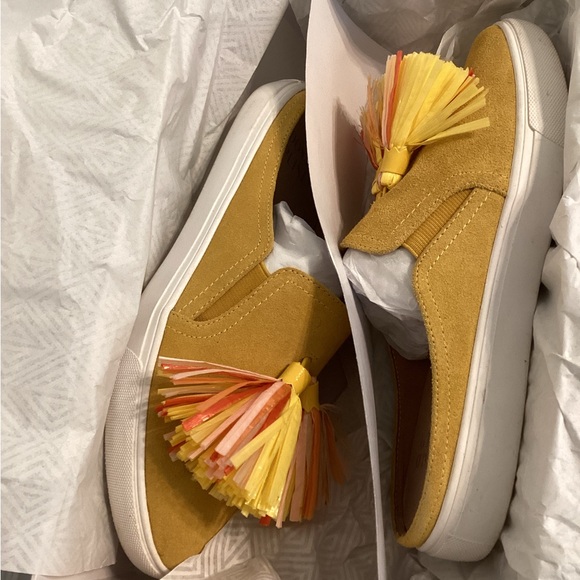 Donald Pliner Great Lemon Genuine Suede Slip Ons with Colorful Tassels Size 6 - Picture 6 of 10